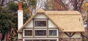 How Long Does A Natural Thatch Roof Last On A Home?