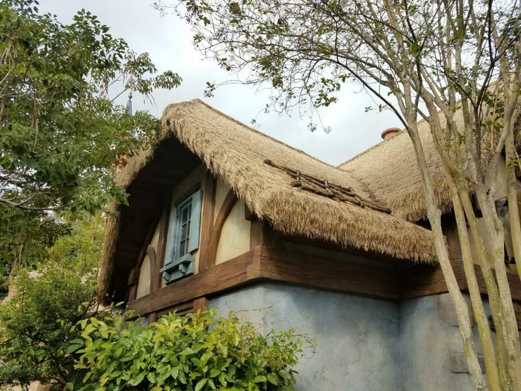 Carriage House Roofing - Endureed Synthetic Thatch