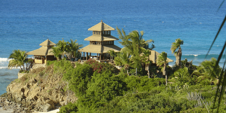 Wind-resistant-thatched-roof