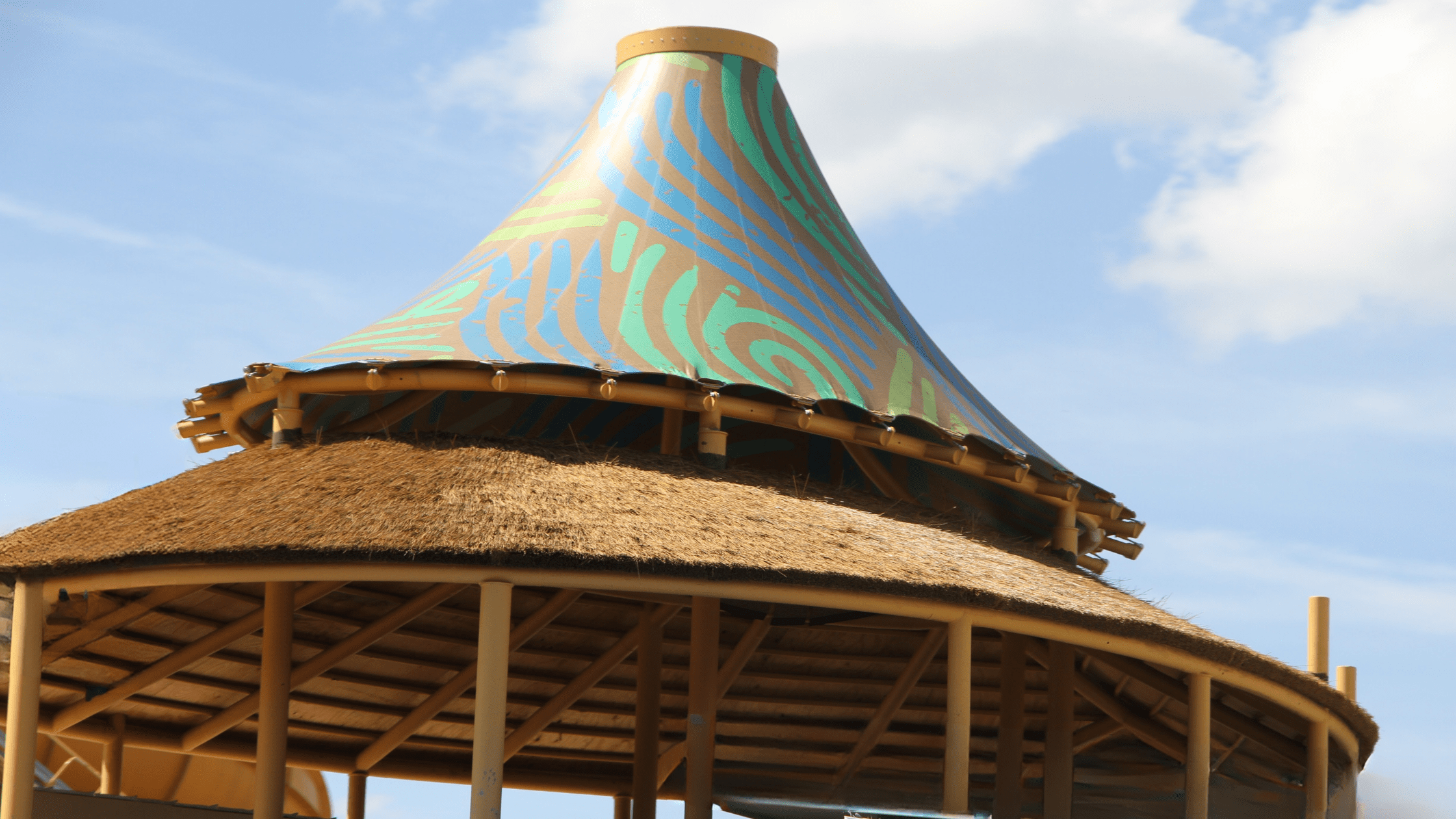 Synthetic Thatch in Waterpark Theming: Cut OPEX, Lift F&B, and Stay Code-Confident