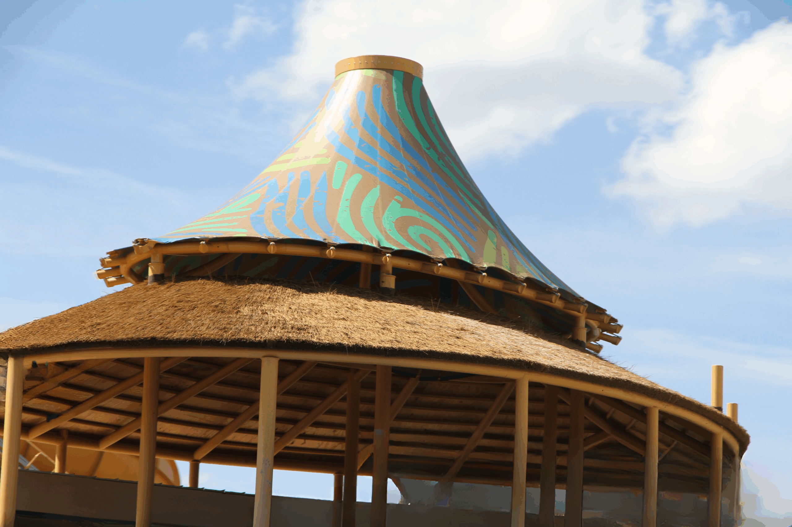 Synthetic Thatch in Waterpark Theming: Cut OPEX, Lift F&B, and Stay Code-Confident