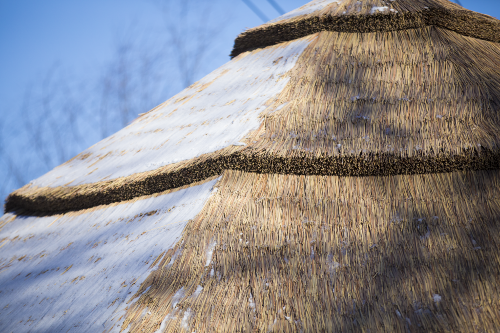 Snow covered Endureed Premium Capetown thatch frond detail at Omaha Zoo, demonstrating all-season performance