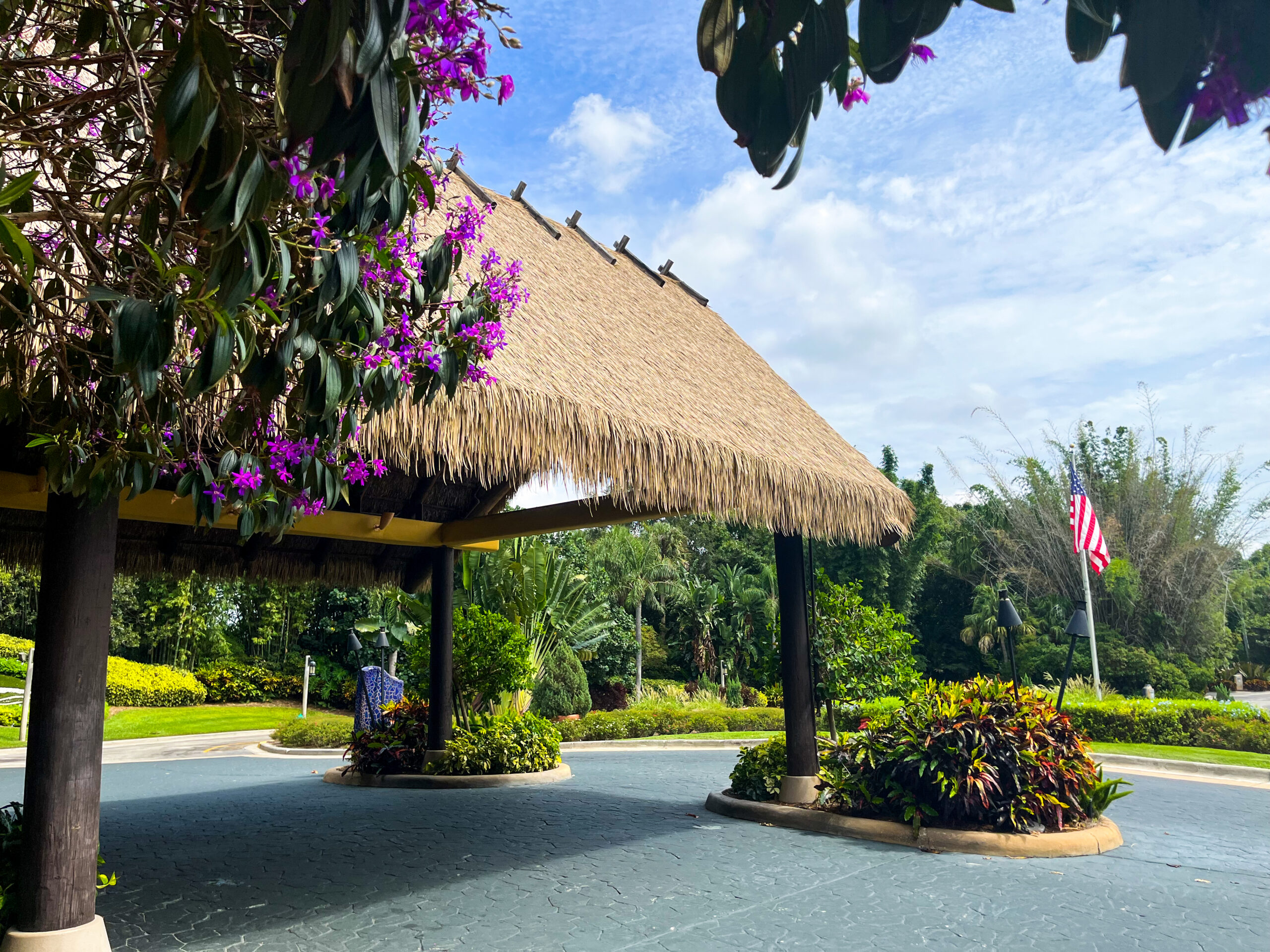 Endureed engineered thatch entrance canopy at Discovery Cove Orlando, large-span synthetic thatch roof on theme park arrival structure, fire-rated engineered thatch for high-traffic entertainment venue