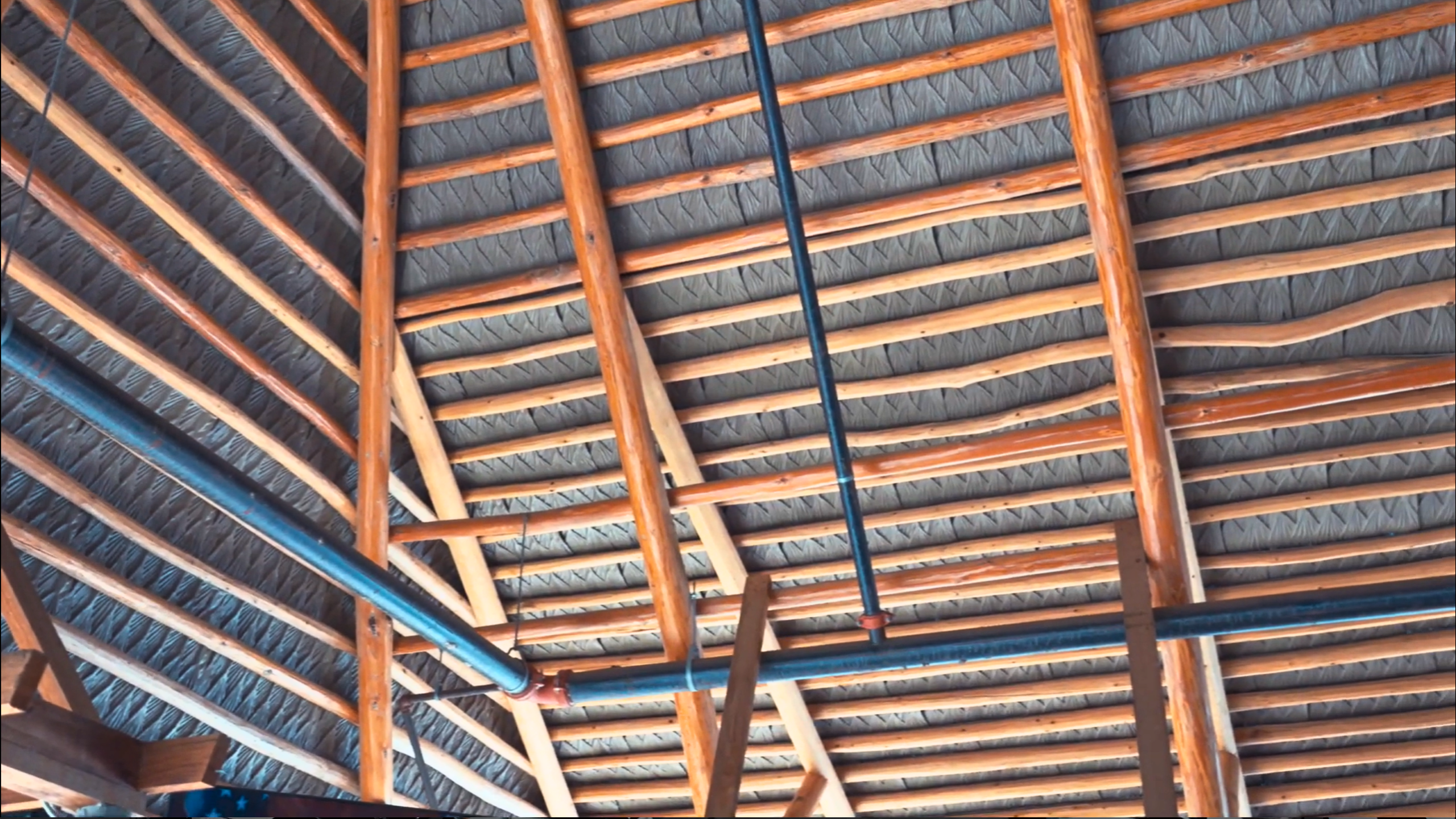 Commercial synthetic thatch roof on outdoor tiki bar structure — Oxford Downs, Summerfield FL